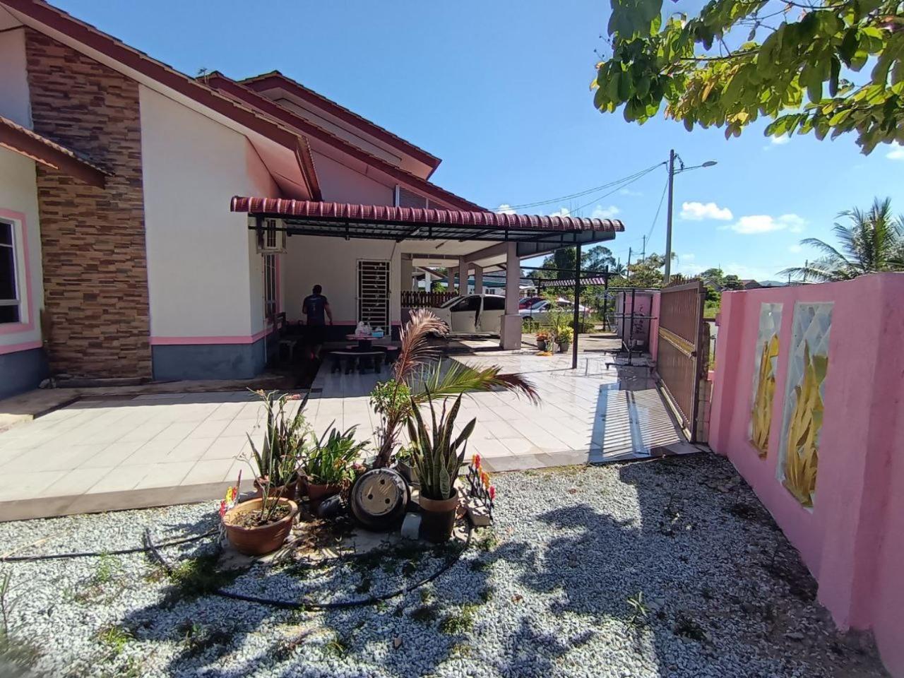 Izora * Kampong Pengkalan Maras